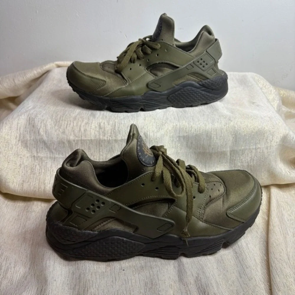 Nike Air Huarache Olive Green Running Lifestyle Sneakers Men US 10.5‎